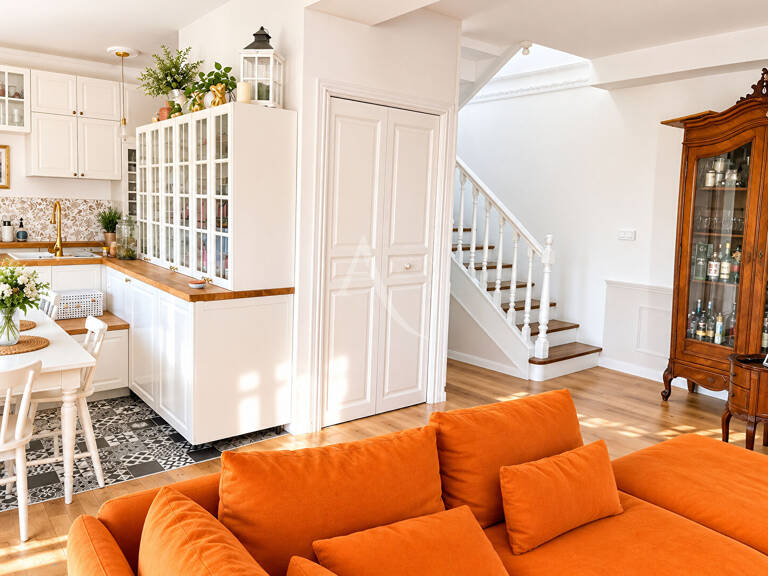 ? Maison de charme avec deux gîtes indépendants ? Revenus locatifs ? Fort potentiel d'évolution  Et si votre future maison contribuait à financer une partie de votre crédit immobilier ?  À seulement quelques minutes à pied du centre-ville de Bessières, de — photo 1