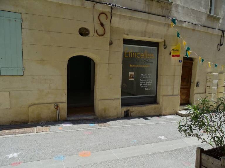 En Exclusivité – Local commercial à Forcalquier — photo 1