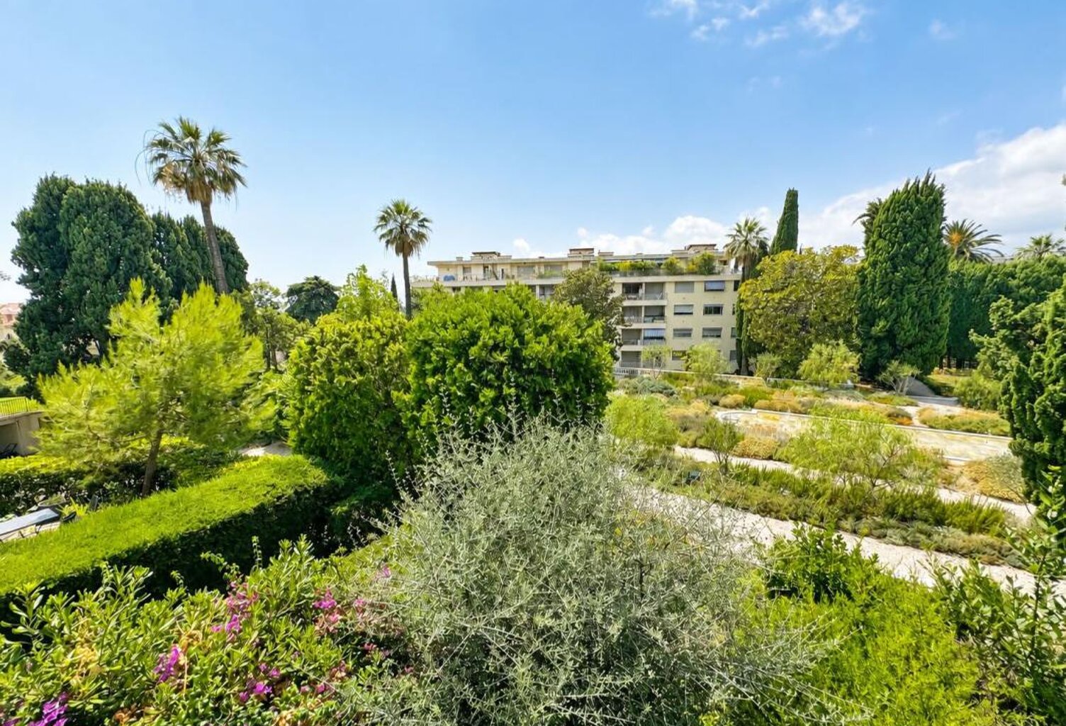 Cœur Cimiez, résidence de renom, calme, balcon et terrasse, vue dégagée, cave et garage — photo 1