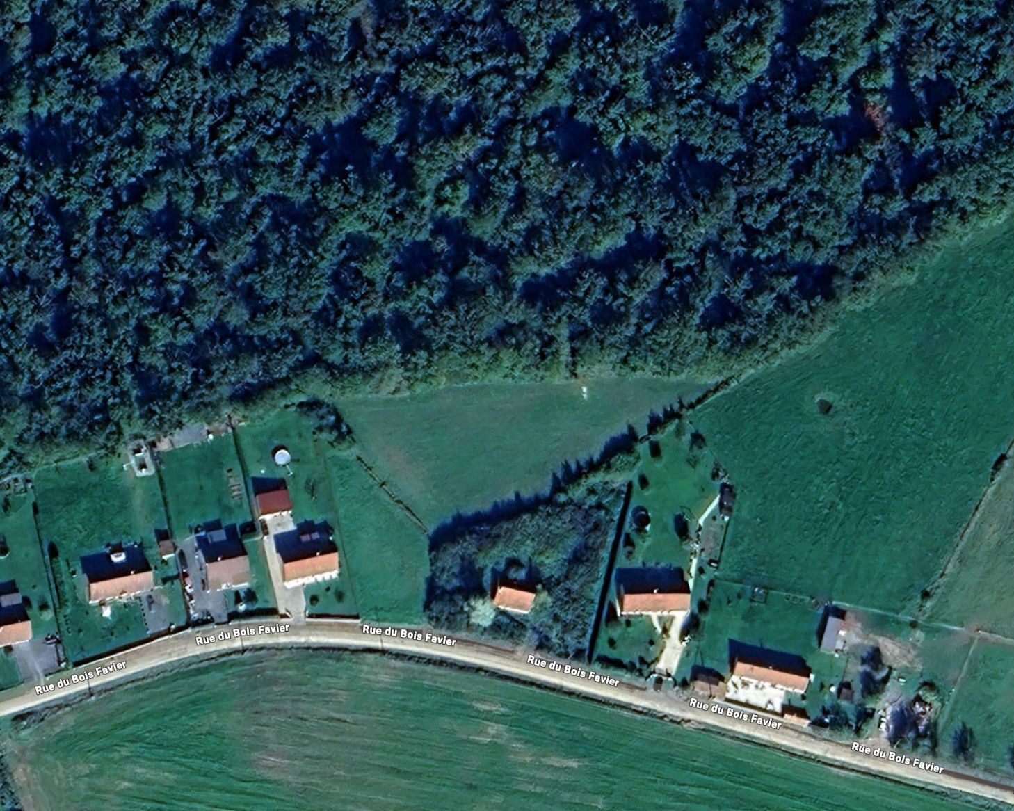 Terrain à bâtir de 5570 m² à GOUISE (03)