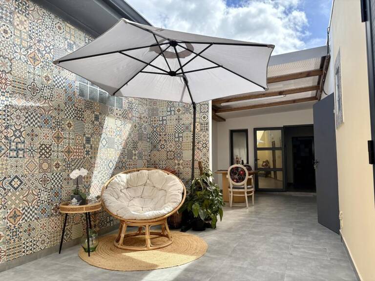 Bâtiment Professionnel/Mixte au Cœur de la Rivière Saint-Louis — photo 1