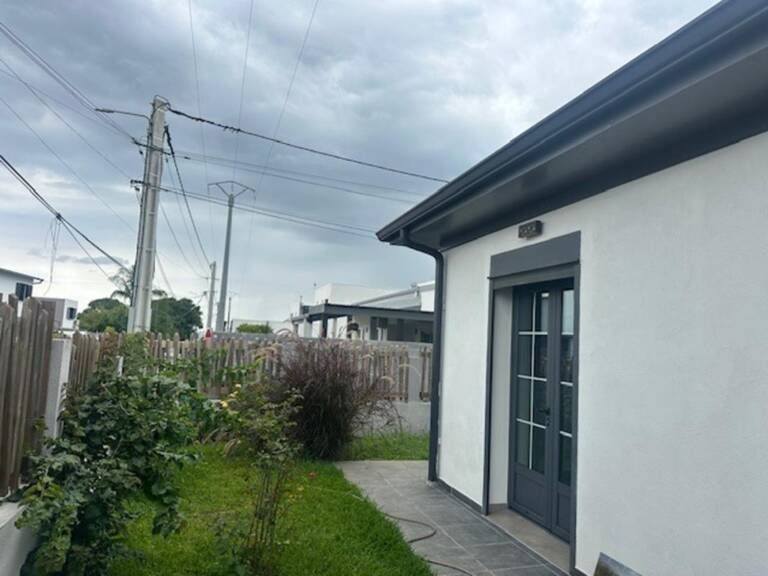 INVESTISSEMENT LOCATIF À FORTE RENTABILITÉ - MAISON RECENTE T5 À LA RIVIÈRE ST-LOUIS — photo 1