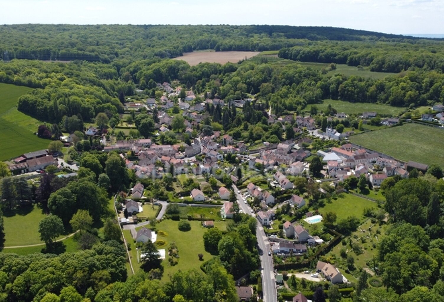 Terrain constructible à vendre de 679,00 m² à NOISY SUR OISE (95) — photo 1