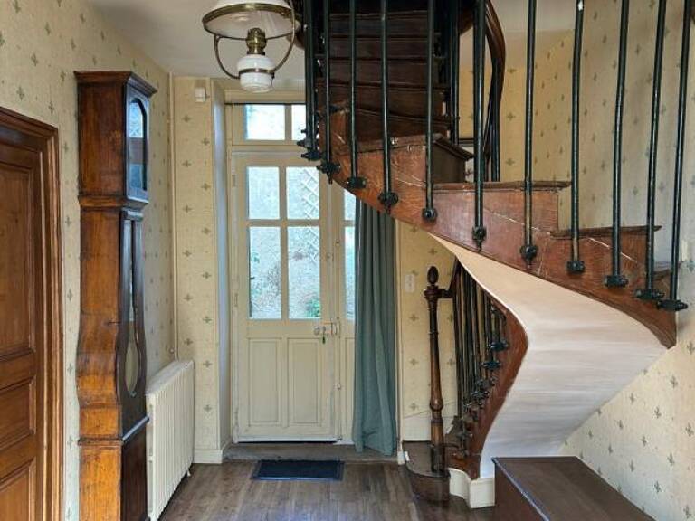 GRANDE MAISON DE BOURG AVEC CACHET, 3 CHAMBRES (possibilités ++), BEAUX VOLUMES, ESPACES AMÉNAGEABLES, JARDIN — photo 1