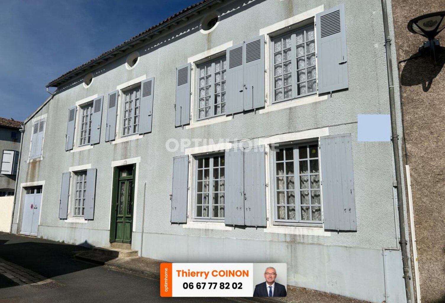 GRANDE MAISON DE BOURG AVEC CACHET, 3 CHAMBRES (possibilités ++), BEAUX VOLUMES, ESPACES AMÉNAGEABLES, JARDIN — photo 1