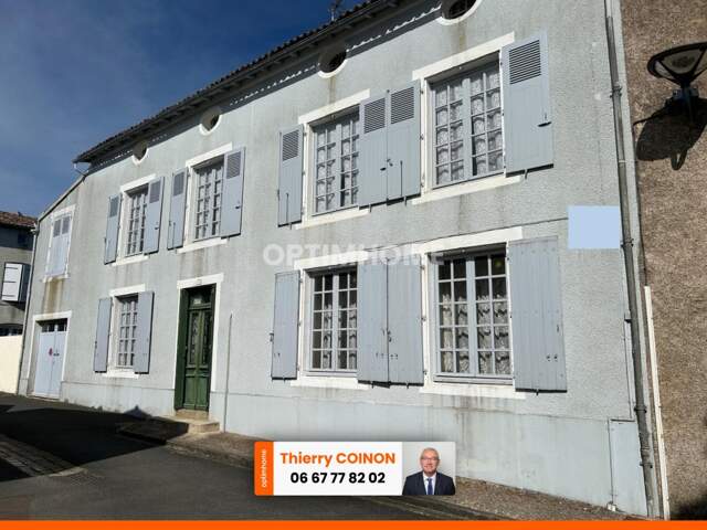 GRANDE MAISON DE BOURG AVEC CACHET, 3 CHAMBRES (possibilités ++), BEAUX VOLUMES, ESPACES AMÉNAGEABLES, JARDIN — photo du bien