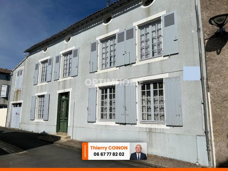 GRANDE MAISON DE BOURG AVEC CACHET, 3 CHAMBRES (possibilités ++), BEAUX VOLUMES, ESPACES AMÉNAGEABLES, JARDIN — photo 1