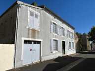 GRANDE MAISON DE BOURG AVEC CACHET, 3 CHAMBRES (possibilités ++), BEAUX VOLUMES, ESPACES AMÉNAGEABLES, JARDIN — photo 4