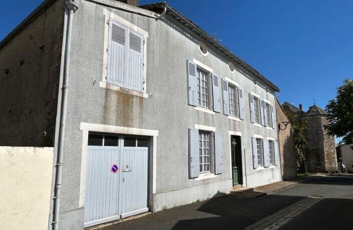 GRANDE MAISON DE BOURG AVEC CACHET, 3 CHAMBRES (possibilités ++), BEAUX VOLUMES, ESPACES AMÉNAGEABLES, JARDIN — photo 4
