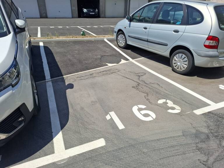 Place de parking sécurisée en extérieur Quartier Saint-Nicolas / Charles III — photo 1