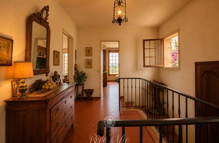 GRANDE MAISON AVEC GARAGE AU CŒUR DU VILLAGE DE BORMES-LES-MIMOS — photo 2