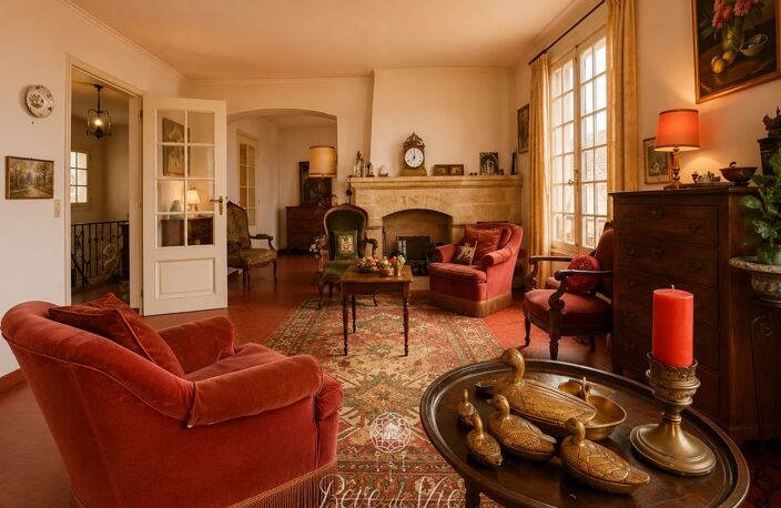 GRANDE MAISON AVEC GARAGE AU CŒUR DU VILLAGE DE BORMES-LES-MIMOS — photo 3