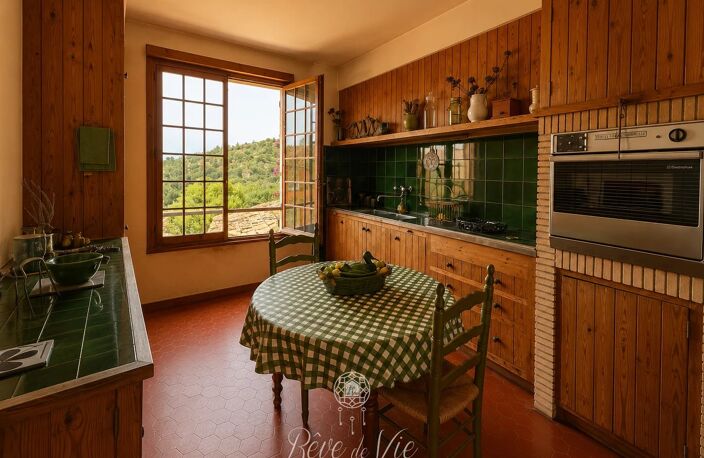GRANDE MAISON AVEC GARAGE AU CŒUR DU VILLAGE DE BORMES-LES-MIMOS — photo 5