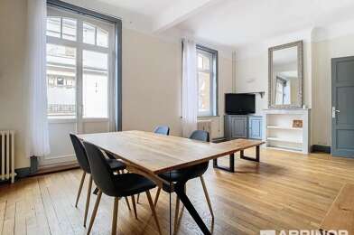Appartement 3 pièces 1210 €
