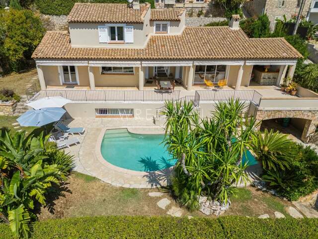 Superbe villa provençale avec piscine et vue panoramique mer – M — photo du bien