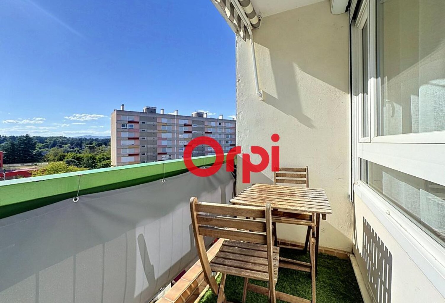 T5 de 90m² avec balcon, dernier étage — photo 1