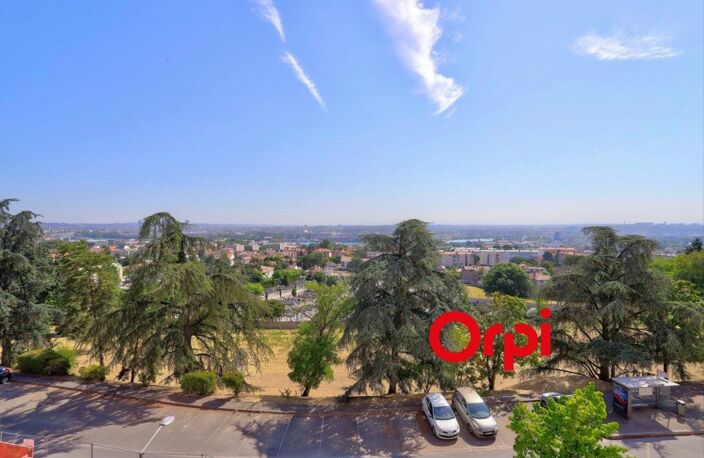 T5 de 90m² avec balcon, dernier étage — photo 2