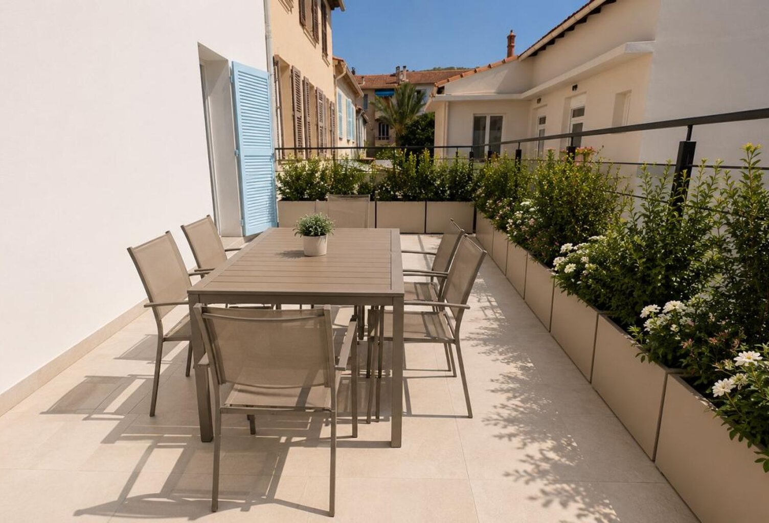 A vendre grand studio neuf de 22 m² avec terrasse de 20 m² et place de parking privative — photo 1