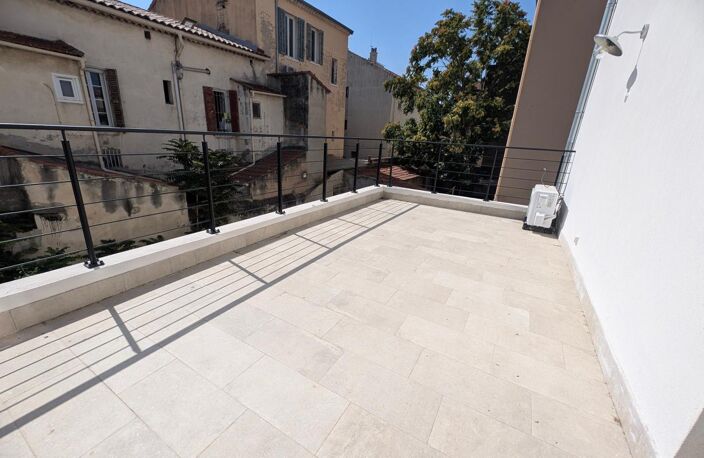 A vendre grand studio neuf de 22 m² avec terrasse de 20 m² et place de parking privative — photo 2