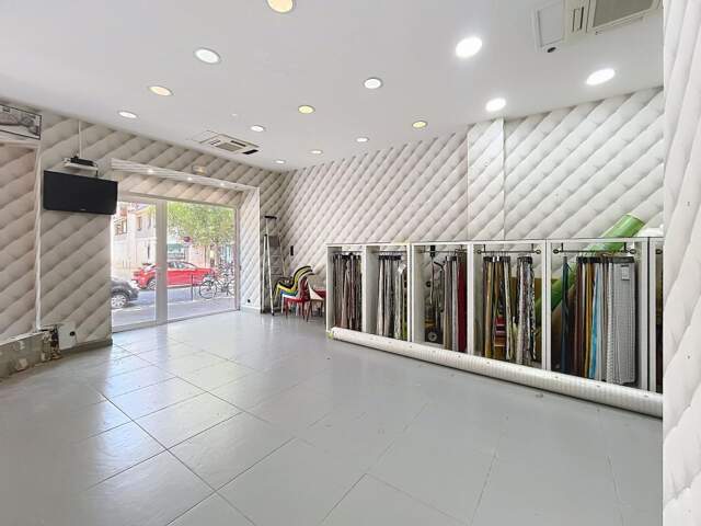 Bien Commercial À Vendre centre ville Saint-Raphaël — photo du bien