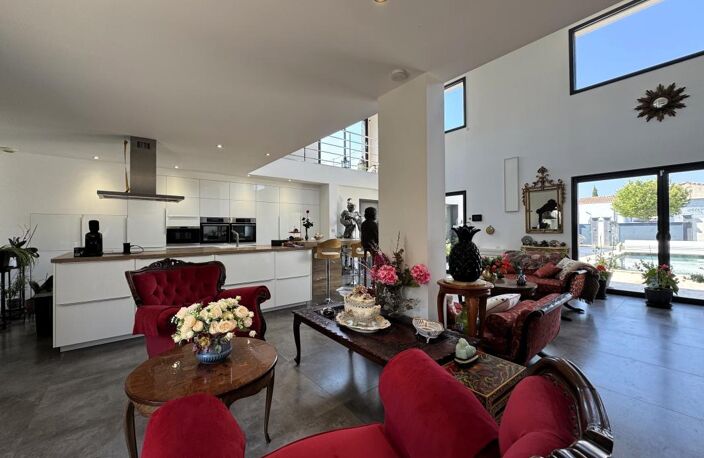 Villa d'exception aux volumes spectaculaires et prestations haut de gamme — photo 5