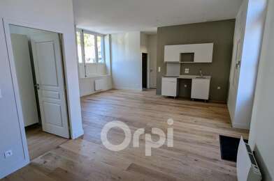 Appartement 3 pièces 762 €