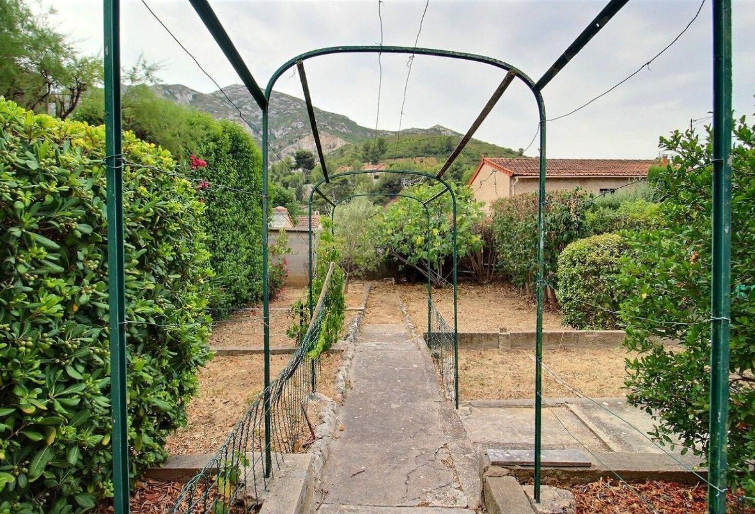 A VENDRE - MAISON T4 - JARDIN - GARAGE - STUDIO - SECTEUR HAUTS DE SAINT LOUP - 13010 MARSEILLE - — photo 1