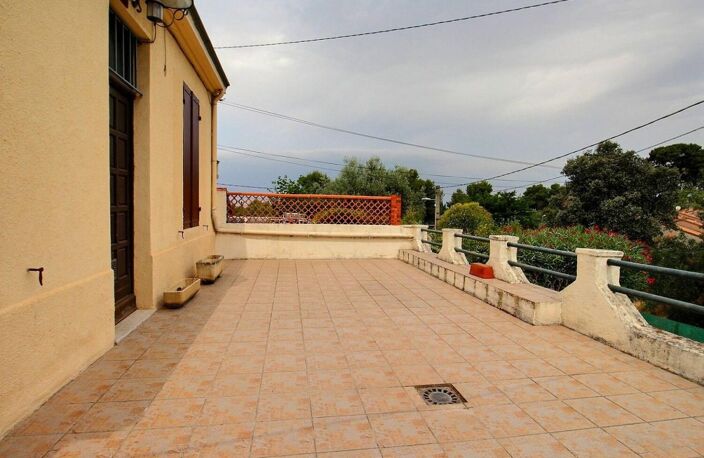 A VENDRE - MAISON T4 - JARDIN - GARAGE - STUDIO - SECTEUR HAUTS DE SAINT LOUP - 13010 MARSEILLE - — photo 3