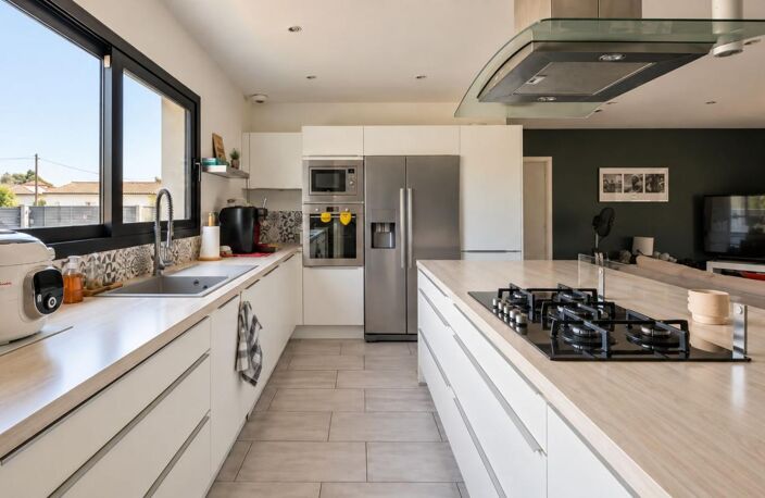 EXCLUSIVITE - TEYSSODES - Maison familiale avec piscine — photo 4