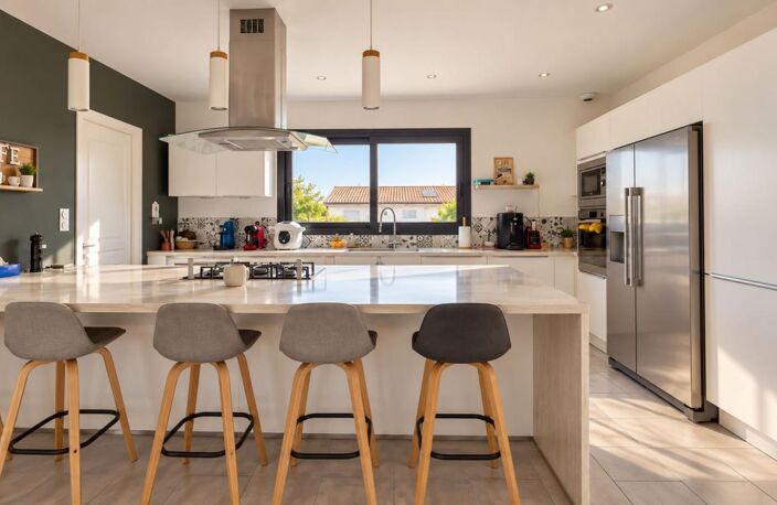 EXCLUSIVITE - TEYSSODES - Maison familiale avec piscine — photo 5