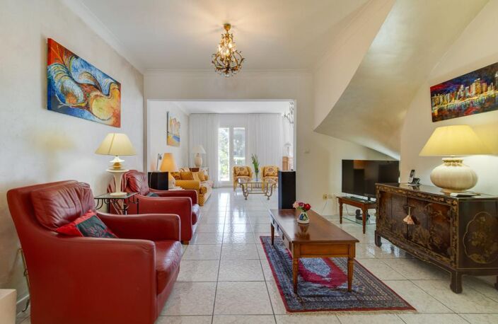 Maison À Vendre Individuelle T5 de 163m² Traversante - Jardin - Terrasses - Stationnement - Secteur Joseph Aiguier 13009 Marseille — photo 5