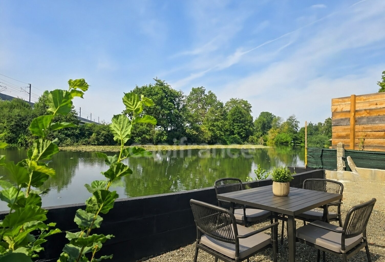Neuville-sur-Sarthe - Terrain de loisirs de 425 m² en bord de Sarthe. Posez vos valises et profitez ! — photo 1