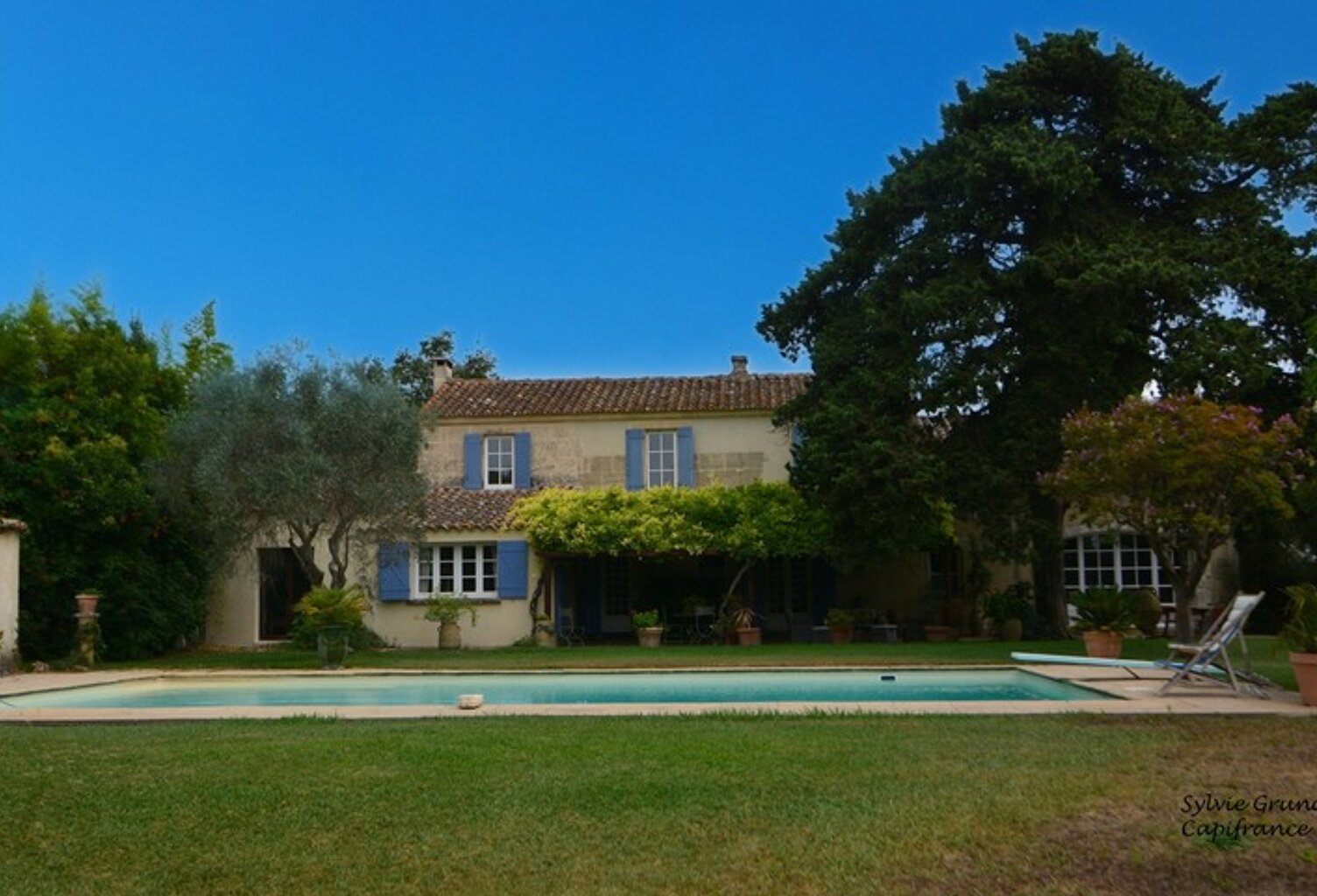 Propriete à vendre 7 pièces RAPHELE LES ARLES (13) 240m² évolutif sur 3300 m² avec piscine — photo 1