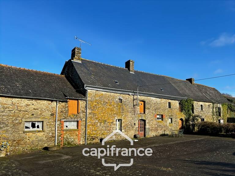 Longère en pierre à rénover avec dépendances et 6 000 m² de terrain — photo 1