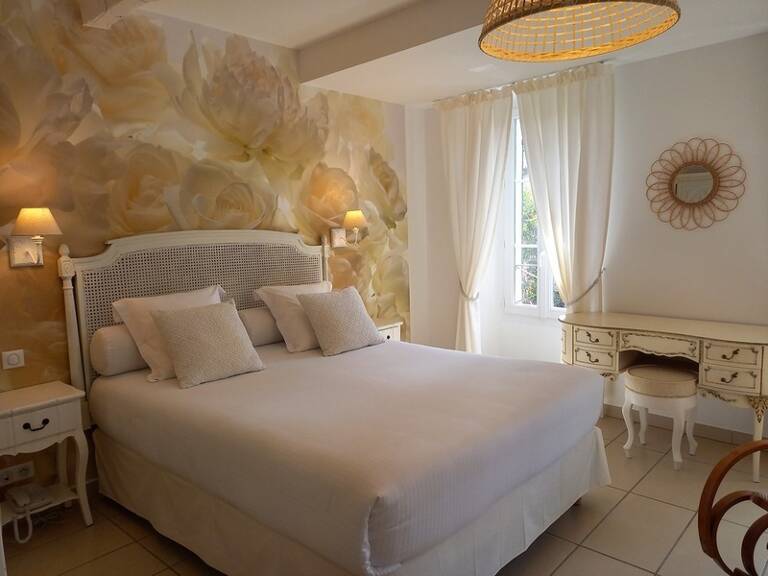 A vendre VAR (83), FDC avec MURS, hotel de charme 3*** climatisé 15 CH, restaurant, 7 mois d'activité CA 220KE — photo 1