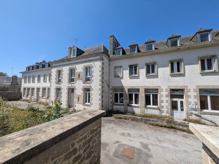 GUEMENE SUR SCORFF IMMEUBLE DE RAPPORT DE 600 M² ENVIRON SUR PARCELLE DE 830m² ENVIRON — photo 1
