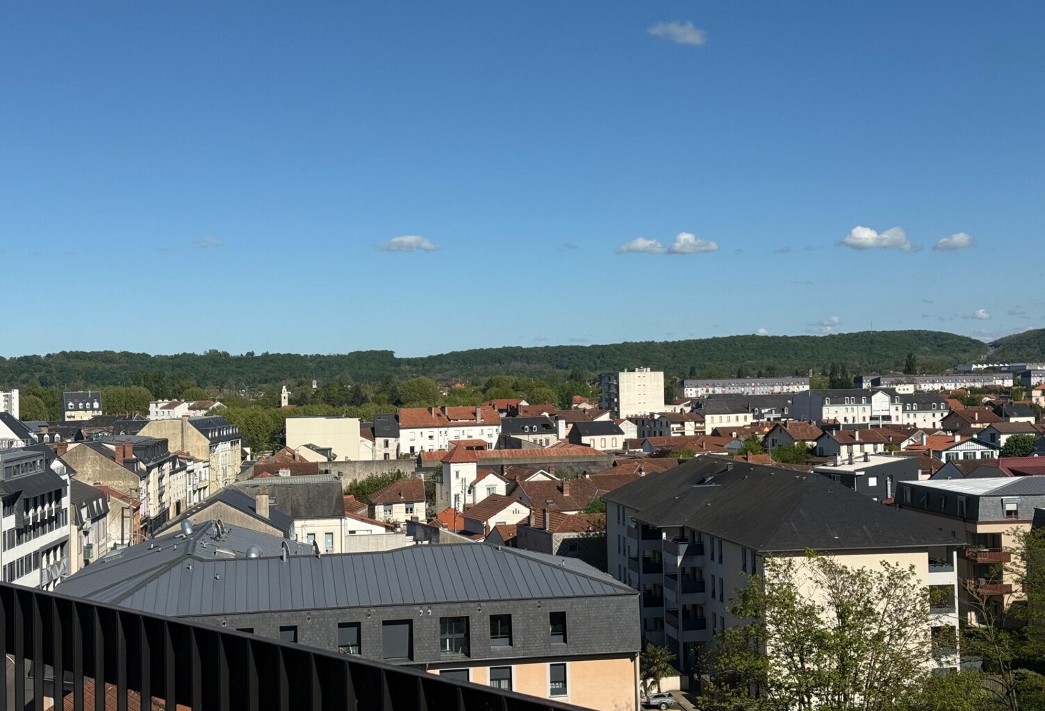 TARBES (65) - Dernier étage - Appartement d'exception de 130 m2 avec balcons — photo 1