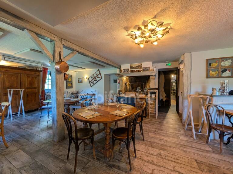 Fonds de commerce et murs à vendre - Demeure XVIᵉ avec restaurant, chambres d’hôtes et logement privatif – Site Patrimonial Remarquable (39) — photo 1