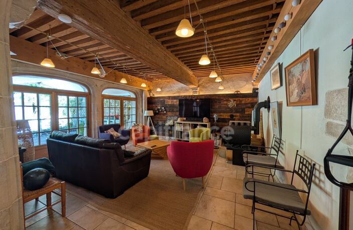 Fonds de commerce et murs à vendre - Demeure XVIᵉ avec restaurant, chambres d’hôtes et logement privatif – Site Patrimonial Remarquable (39) — photo 4
