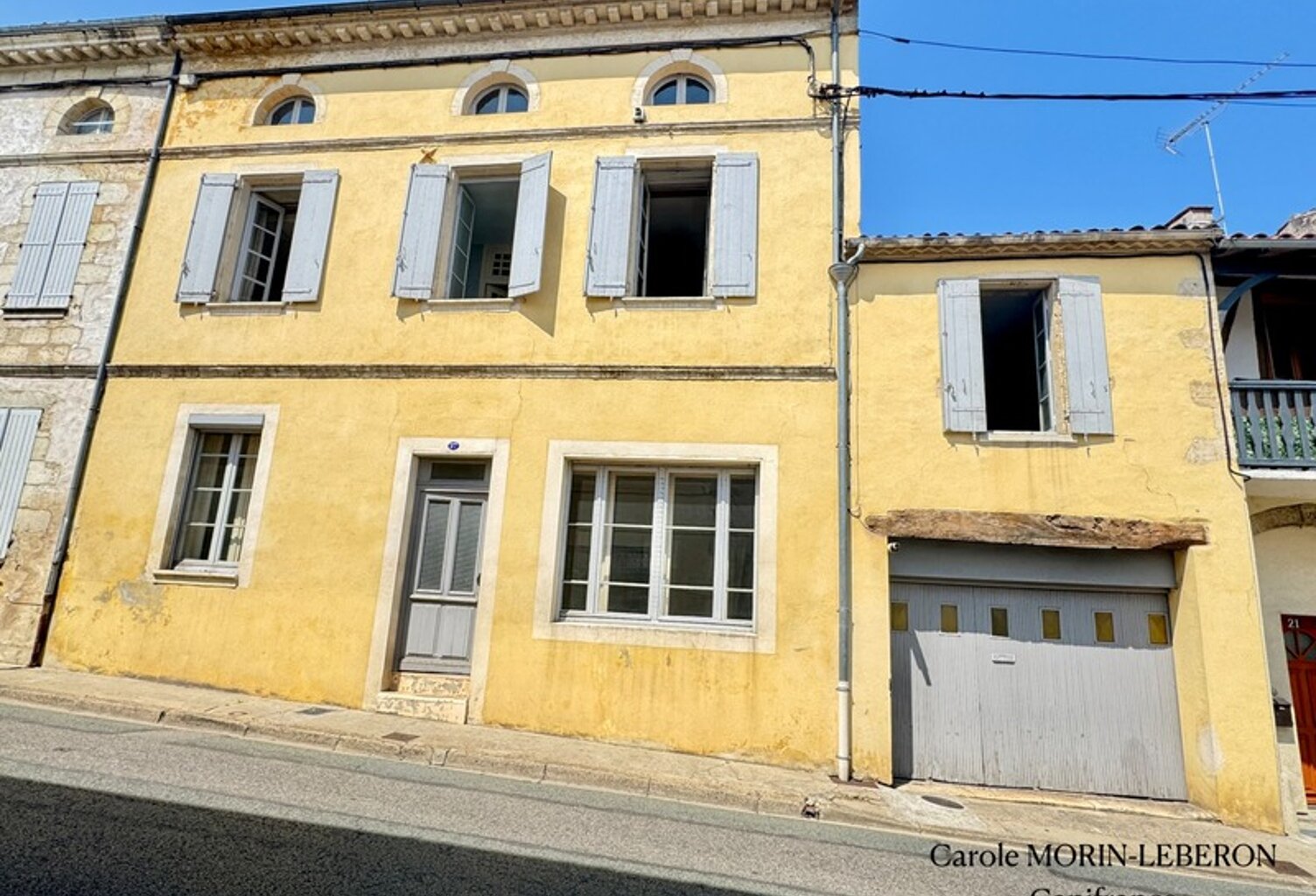 Maison en pierre à rénover, 3 chambres, garage et cour — photo 1