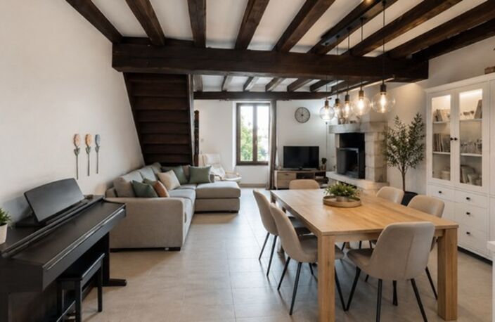 Maison de caractère en hypercentre avec terrasse, cour privative et nombreuses possibilités d'aménagement — photo 2