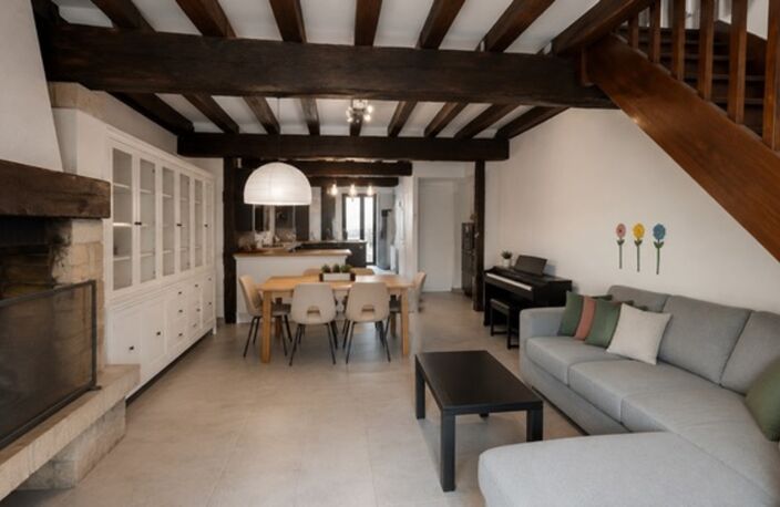Maison de caractère en hypercentre avec terrasse, cour privative et nombreuses possibilités d'aménagement — photo 3