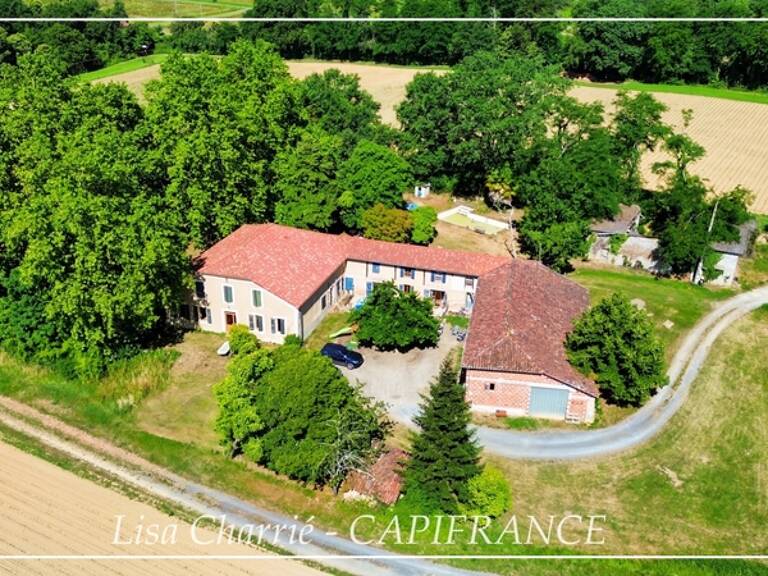 Propriete à vendre 11 pièces de 406 m2 habitables au total, avec dépendance sur 5261 m2 proche de NOGARO (32) — photo 1