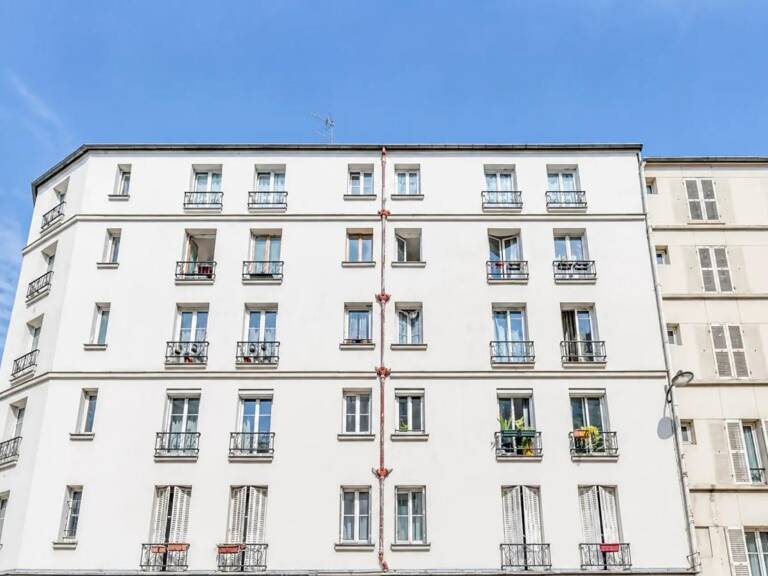 Superbe studio meublé et rénové sur cour – Jules Joffrin — photo 1
