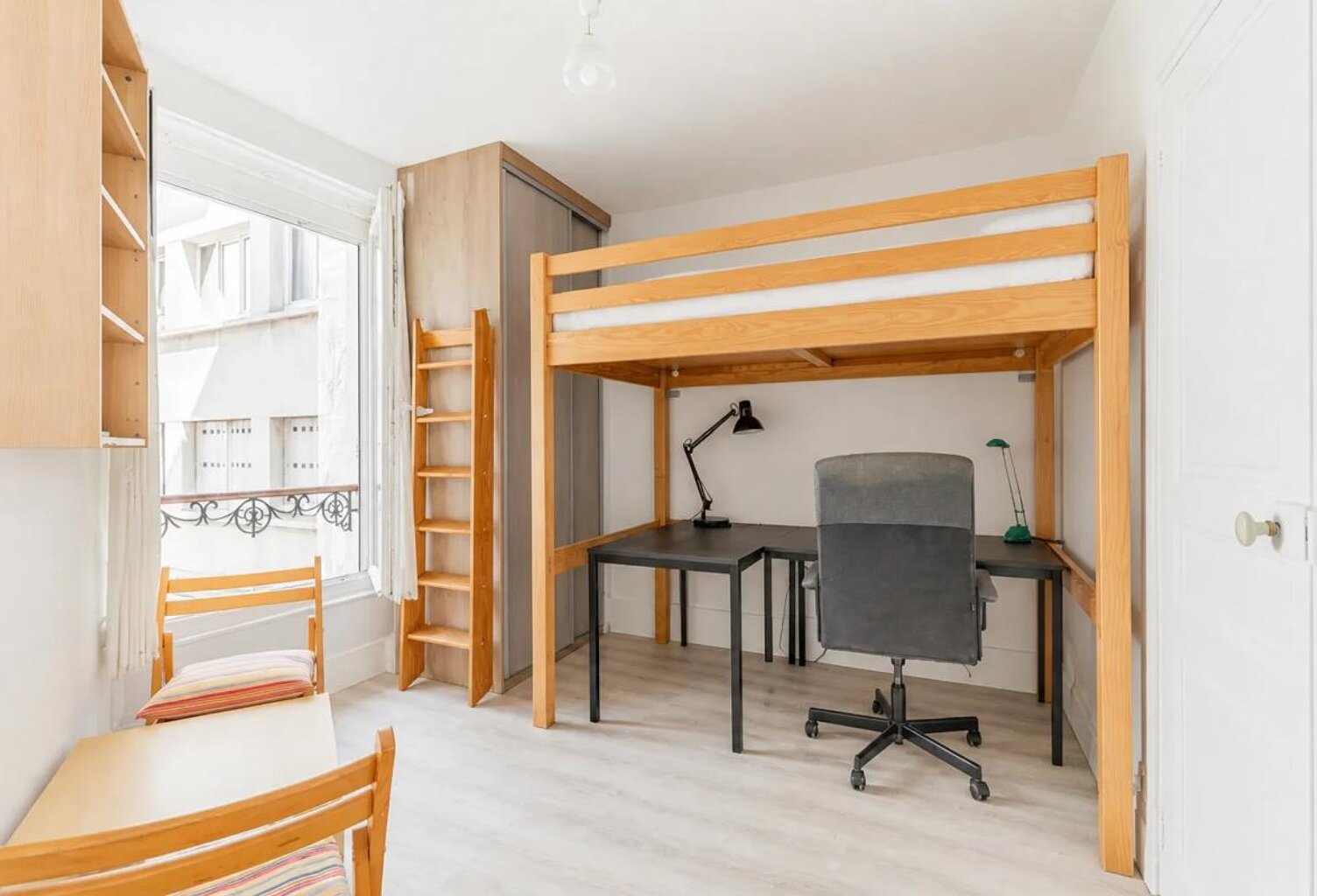 Superbe studio meublé et rénové sur cour – Jules Joffrin — photo 1