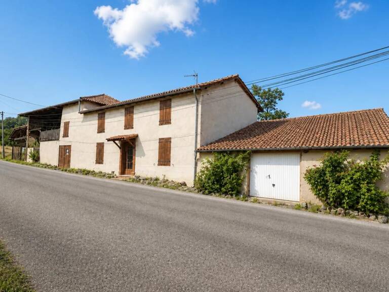 Maison de 130,94 m² à rénover avec dépendances et jardin — photo 1