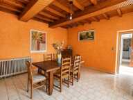 Maison de 130,94 m² à rénover avec dépendances et jardin — photo 2