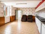 Maison de 130,94 m² à rénover avec dépendances et jardin — photo 2