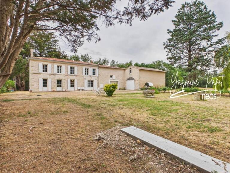 Maison pierre 141 m², piscine intérieure, 2 500 m² - Saint-Symphorien — photo 1