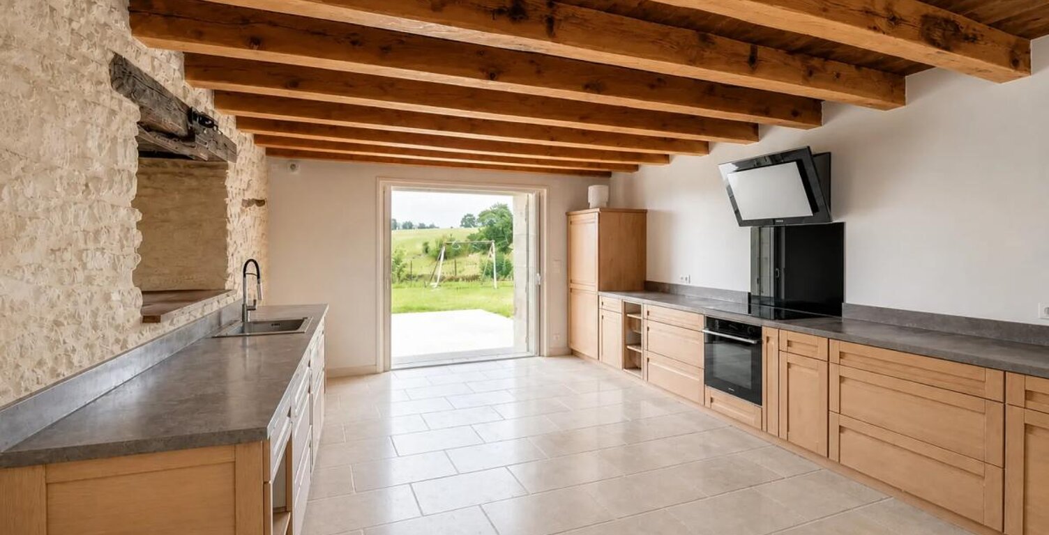 Maison T5 corps de ferme en pierre d'exception - 308 m2 - Fénols — photo 1